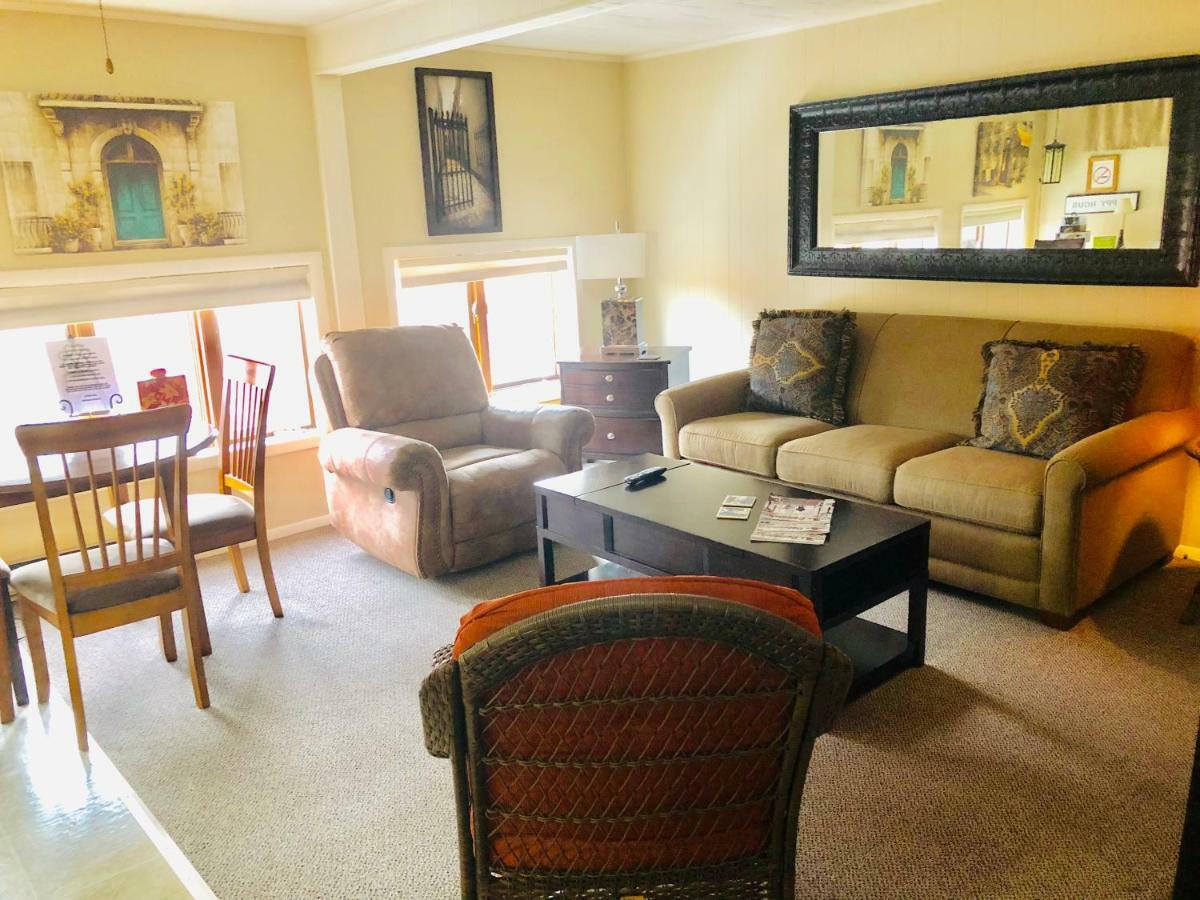 Galena Penthouse Overlooking Main Street With Free Off Street Parking Bagian luar foto